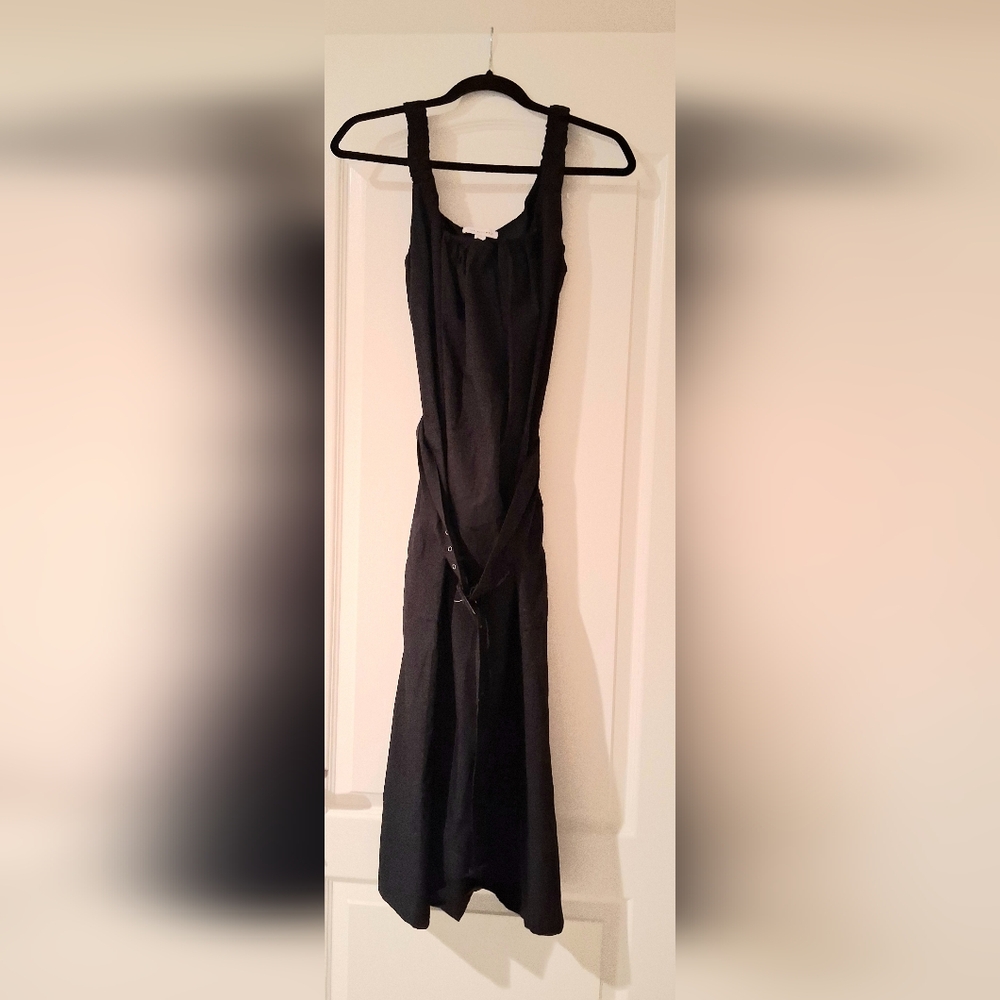 Versatile Black Dress with side pockets and thick belt design